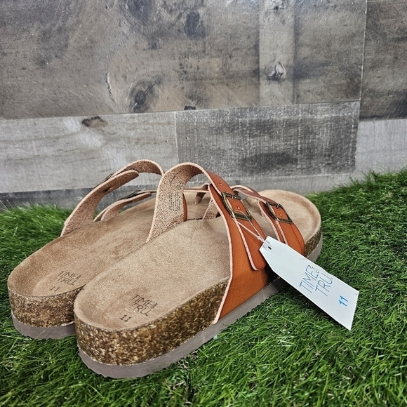 Time and Tru Sandals - Picture 4 of 7